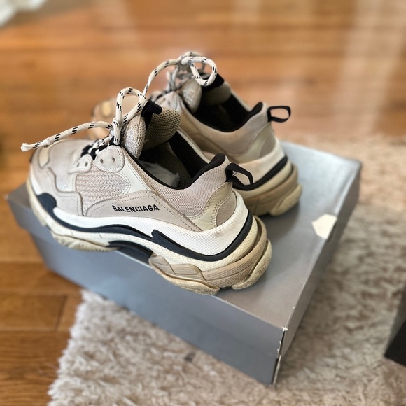 Authentic Balenciaga Triple S Sneakers - Picture 4 of 16
